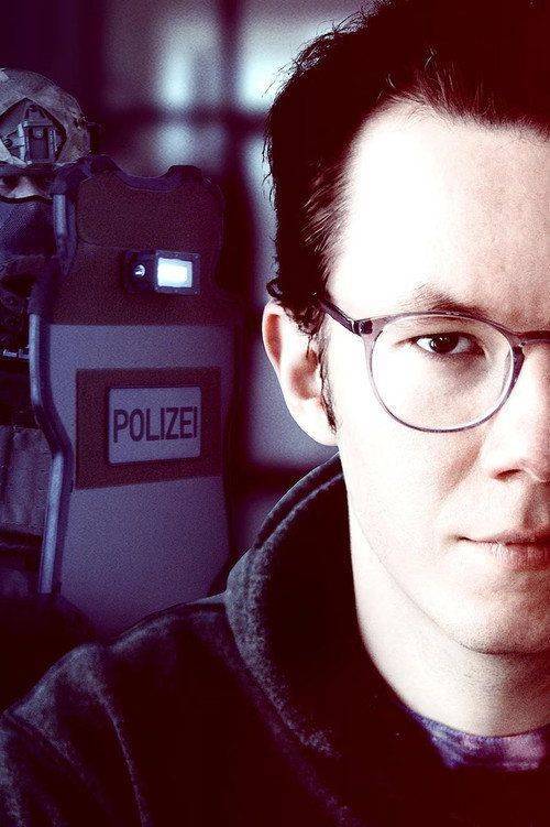 Foto de Schau 「SUDO · Vom Schüler zum Darknet-Boss EP.3 (Episode 3)」 mit deutschen untertiteln online
